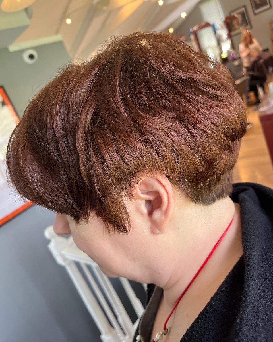 celestinesalon's tweet photo. TRANSFORMATION 😍 
-
-
#longtoshort #edgycuts #transformation #shortcuts #shorthair #celestinesalon #cosmetology #hairsalon #hairstyles #hairstylist #darien #darienhair #chicago #behindthechair #schwarzkopfusa #schwarzkopfcreators #surfacehair #illinois https://t.co/KibhdyeYPK