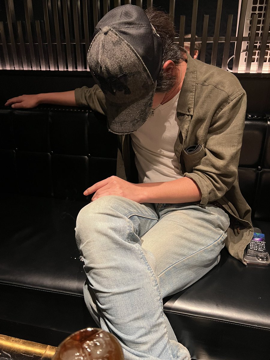 Kenchi_ch's tweet photo. HIROさんが飲んでくれないです😢 https://t.co/IMblSowBko