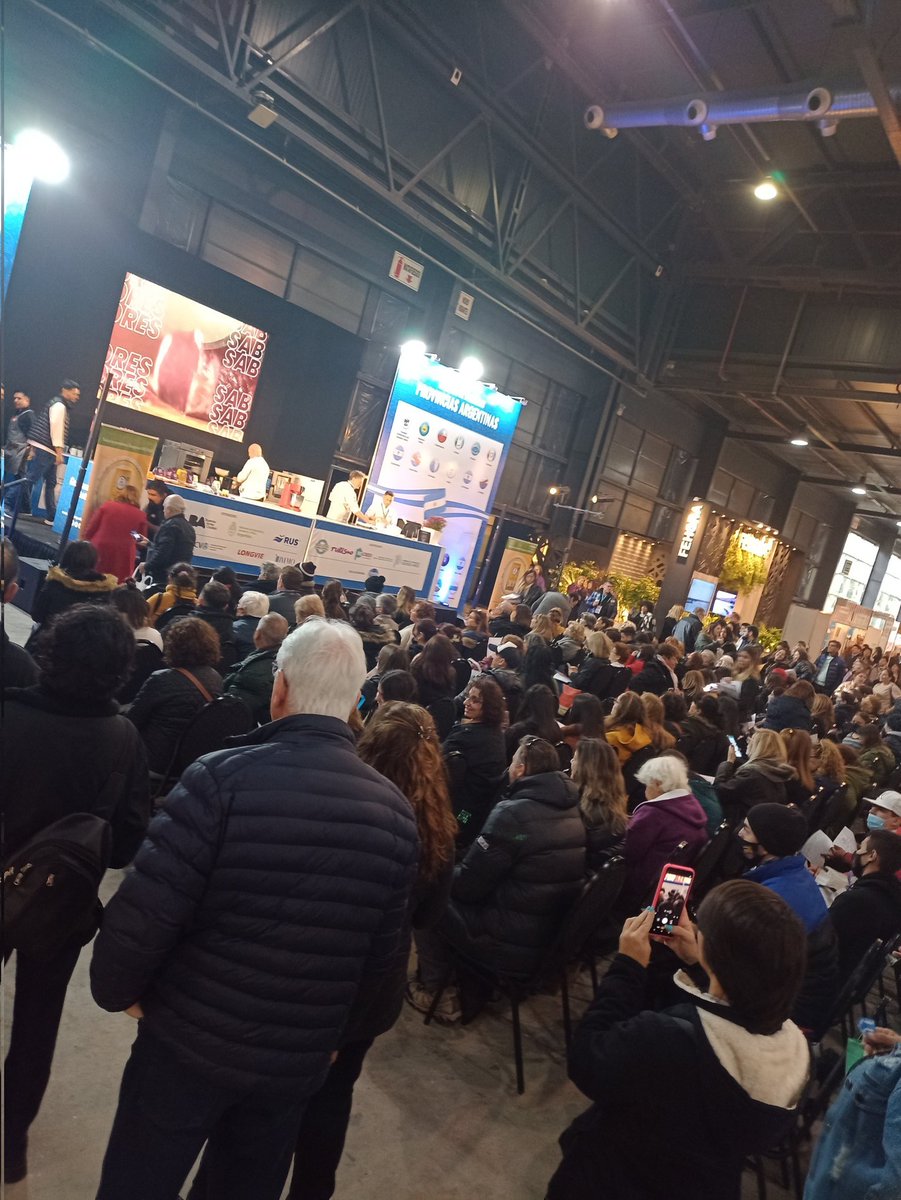 Me entendes que voy a cocinar en el mismo lugar donde hoy esta EL UNO? 
YO NO CAIGO lo que va a pasar!
Si te lleno la primer fila me siento un exito total jaja.