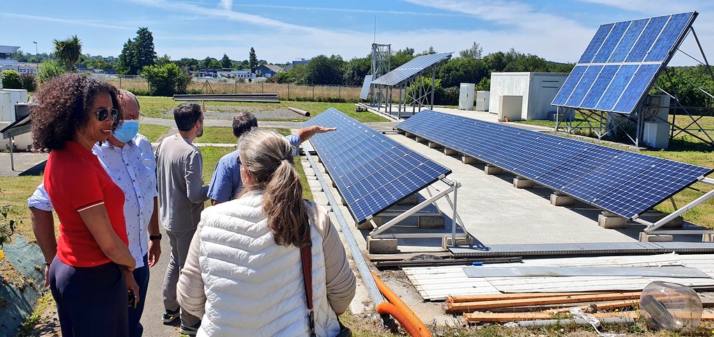 etchoungui's tweet photo. Visite enthousiaste du Padus Lab @orange à #Lannion : des performances énergétiques de nos réseaux promises à un bel avenir, grâce à vos recherches ! #Environnement #FierdEtreOrange https://t.co/hLHqe9ZgQT
