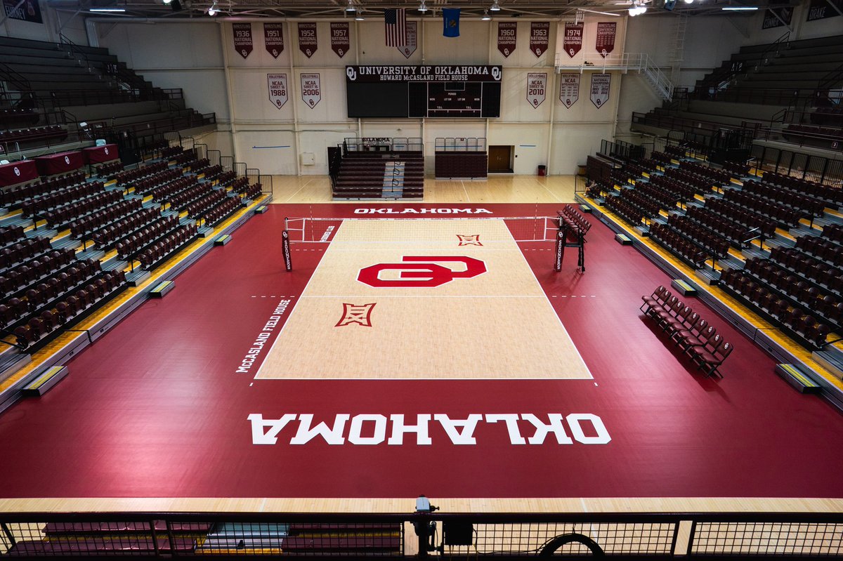 OU_Volleyball's tweet photo. 𝐺𝑎𝑚𝑒. 𝐶ℎ𝑎𝑛𝑔𝑒𝑟. 🔥

😍 our new Taraflex court! https://t.co/eH82mryWCe