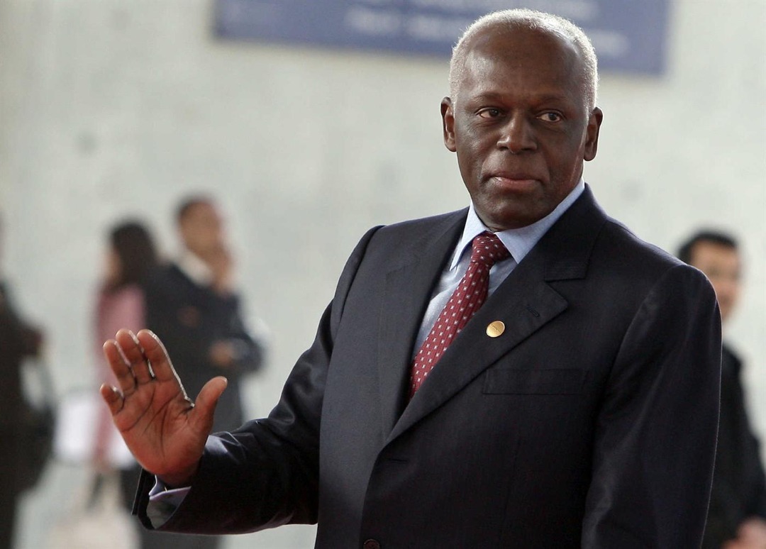 Con profundo pesar conocimos del fallecimiento del expresidente de #Angola y amigo de #Cuba, José Eduardo dos Santos. 

Expreso nuestras más sentidas condolencias al pueblo y gobierno angolanos, las que hago extensivas a los familiares y allegados.