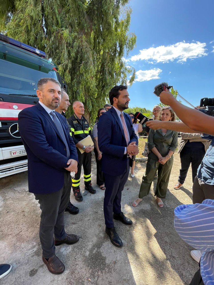 Da oggi, nell'ambito della convenzione tra Regione Campania e Vigili del fuoco, la "Terra dei Fuochi" sarà dotata di quattro squadre che, in aggiunta a quelle già in servizio, avranno maggiore capacità e velocità di intervento sia per lo spegnimento che per la prevenzione.