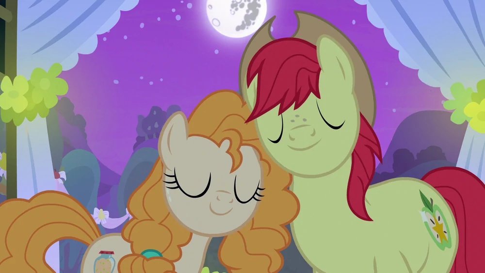 Trijosh1's tweet photo. #Happy5thAnniversary to #ThePerfectPear! This is where we FINALLY met the parents of #BigMacintosh, #Applejack and #AppleBloom! Shoutout to @NillBewton and @feliciaday for voicing #BrightMacintosh & #PearButter. They are APPLE-solutely PEAR-fect! #mylittlepony #MLP #MLPFiM #FIM https://t.co/pDVk6s3orC