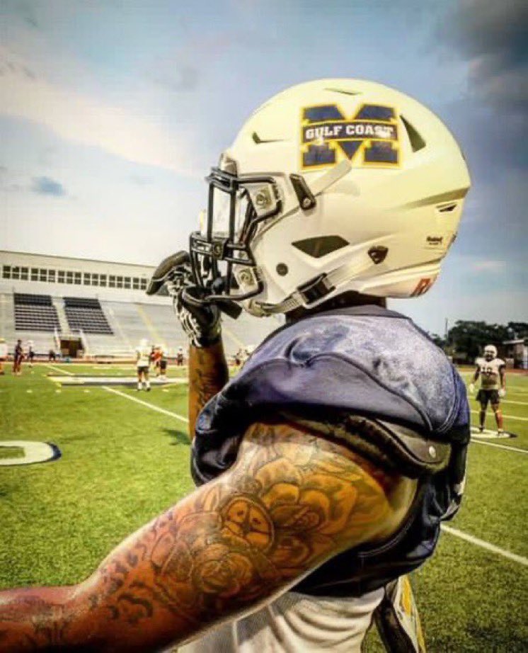 PBroomfield_'s tweet photo. Blessed To Receive My First Offer From Mississippi Gulf Coast CC 🐶🟡🔵
#AGTG🙏🏾 @BrettSShufelt @MacCorleone74 @CoachMaddox @JohnSlaughter_ @PrepRedzoneMS @aball301 https://t.co/FcMonVjdN3