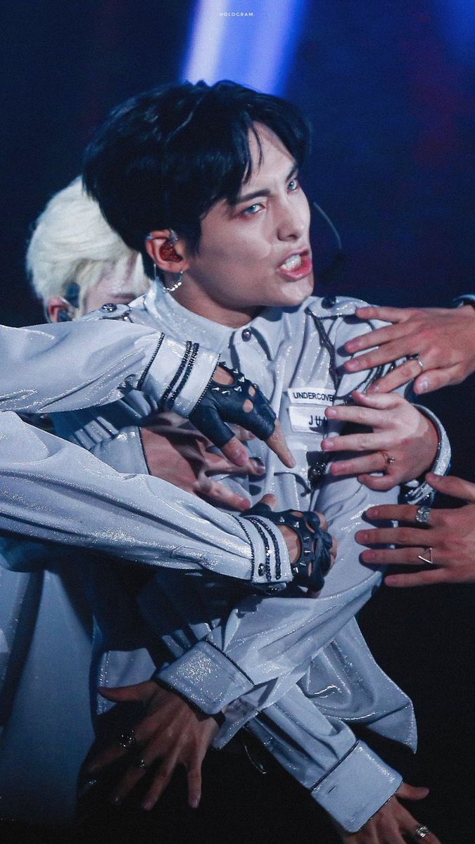 T_als32's tweet photo. So much is going on~ where do I begin?
#ACE #에이스 #ACE_Junhee #ACE_OnStage @official_ACE7 https://t.co/uo1N8NBSws