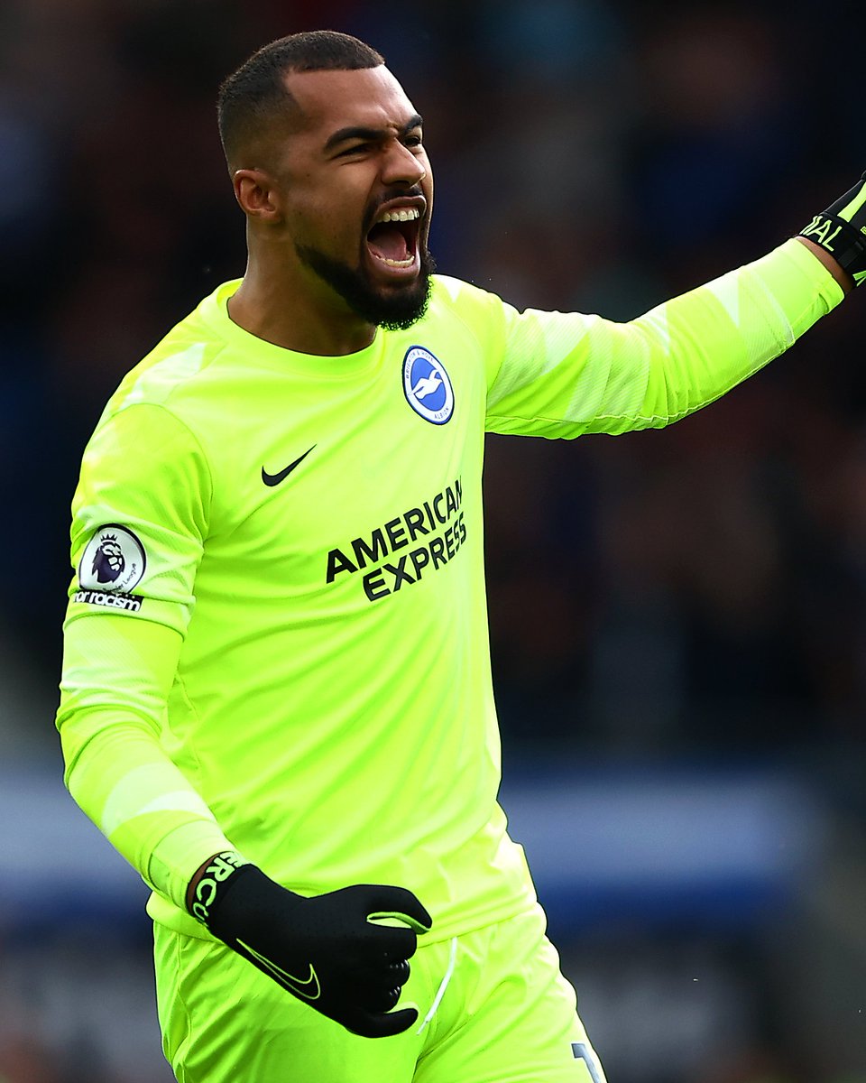 OfficialFPL's tweet photo. Want to save money on your 'keepers?

Raya and Sanchez are currently the most popular sub-£5.0m goalkeepers in #FPL 🧤 https://t.co/GFctTTD9hl