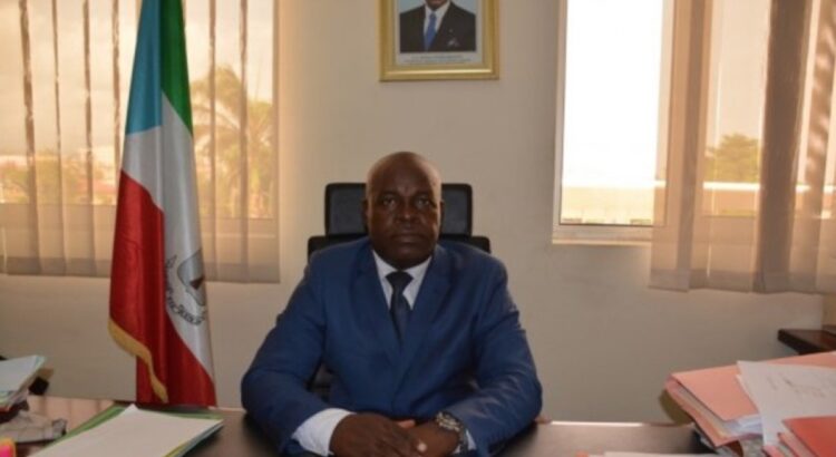 ÚLTIMA HORA: David Nguema Obiang Eyang, presenta este 8 de Julio de 2022, ante el Jefe de Estado,S.E TEODORO OBIANG NGUEMA MBASOGO, su DIMISIÓN en el cargo de Presidente de la Corte Suprema de Justicia;Responsabilidad que lleva ostentando desde Agosto del 2018. 
Fuente: Oficiales