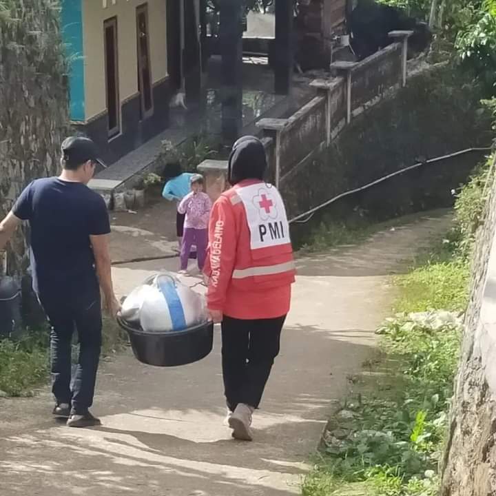 muntilanbranch's tweet photo. Kebakaran rumah tinggal menimpa keluarga madyasak desa bangsri kajoran tadi pagi. Jumat, 08.07.2022 https://t.co/iGXceZvbfG