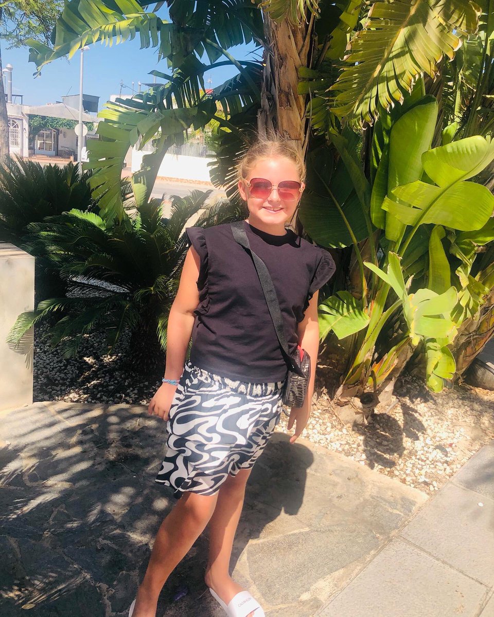lilypod1803's tweet photo. When your friends birthday party is at the village pool 🎉💦
Ibiza vibes getting her hair done in braids with a silver bikini on 💃
#livinginspain #ourspanishadventure #ourspanishlife #ourspanglishlife #makingmorememories #makingeverysecondcount #florence #flomenco #florider https://t.co/0qyHLDdgMA