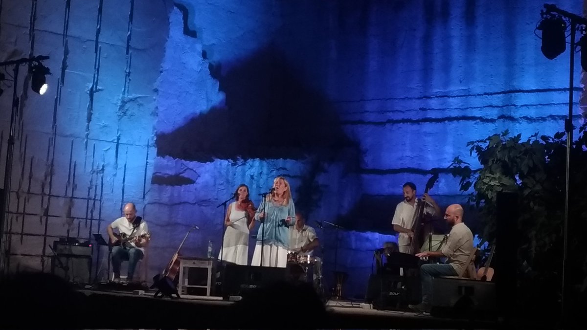 Hi ha fosquets que haurien d'estar presents sempre en la memòria. El concert d'ahir de na Maria Àngels Gornés n'és un d'ells.
Amb la meravellosa presència de <a href="/guiemsoldevila/">Guiem Soldevila</a> <a href="/davidrotger/">David</a> i altres músics.