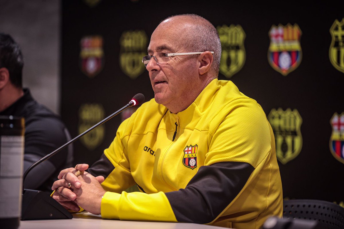 BarcelonaSC's tweet photo. 👨‍🏫🎙️ DT Jorge Célico: "Jhon Jairo Cifuente ha mejorado mucho físicamente, es un futbolista impecable, está muy motivado y con muchas ganas de debutar"

🔴 https://t.co/Pl4FzHC7Mc https://t.co/9OW4pz6ZDR