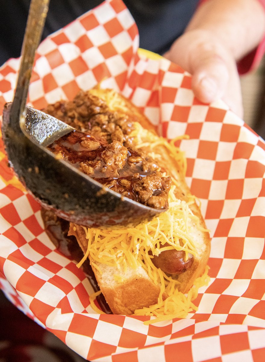chilijohnsca's tweet photo. Is there anything better than a classic chili cheese dog? 🌭

Chili John’s is calling your name! We’ll see you soon 😉

#ChiliJohns #Chili #Burbank #Since46 

📍 2018 W Burbank Blvd. Burbank, CA https://t.co/kppSXPmSlJ