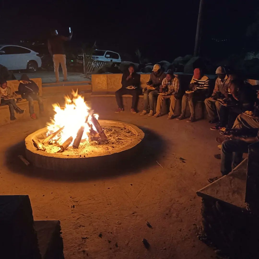 eliasnefaleeco's tweet photo. For those that love chilling with their friends or family, this is for you!
We introduce to you our BOMA!
Fale who a difha ai!
#bomafire #VIPLifestyle  #YourUltimateVIPexperience #EliasNefaleEcoEstate
VIP entrance fees: R250 adults | R150 kids
📍Ha Mashau https://t.co/nPdaZGKTQe