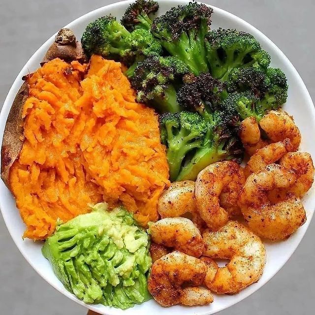 ketol0ve's tweet photo. EAT OR PASS? 👇

Simple but oh so delicious what’s on my plate ⏩ shrimp with new bae seasoning + sweet potato +broccoli all prepared in a foodi deluxe pressure cooker &amp; then I added some avocado.
👇
Create your own personalized Keto Diet for standard health and perfect physique. https://t.co/APtYVmJTDH