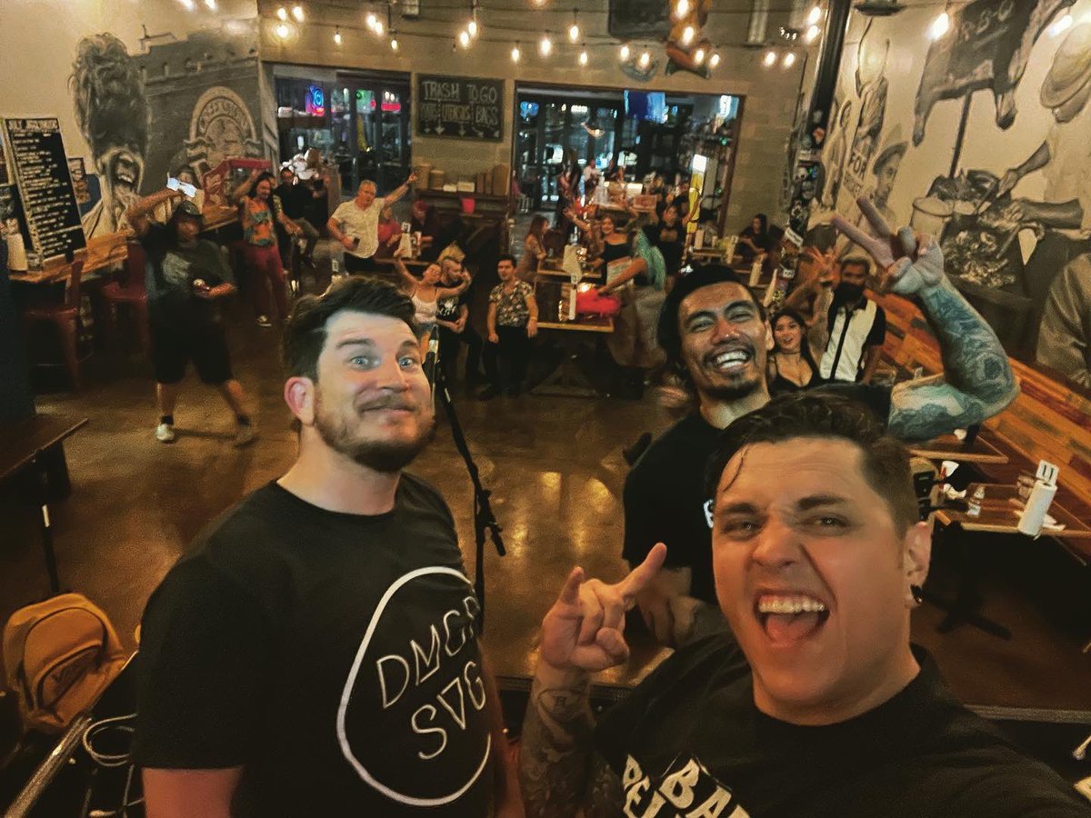 Damaged_Savage's tweet photo. Big thank you to everyone who showed up last night to @soulbellybbqlv and supported local music. 
Shoutout to @xx_riyah_xx and @themaybefour for their awesome performances!
A huge thank you to @pulsarpresents for putting this together. 
Until next time. Stay Savage 🤘🏼
#punkrock https://t.co/ea5ivlbDSh