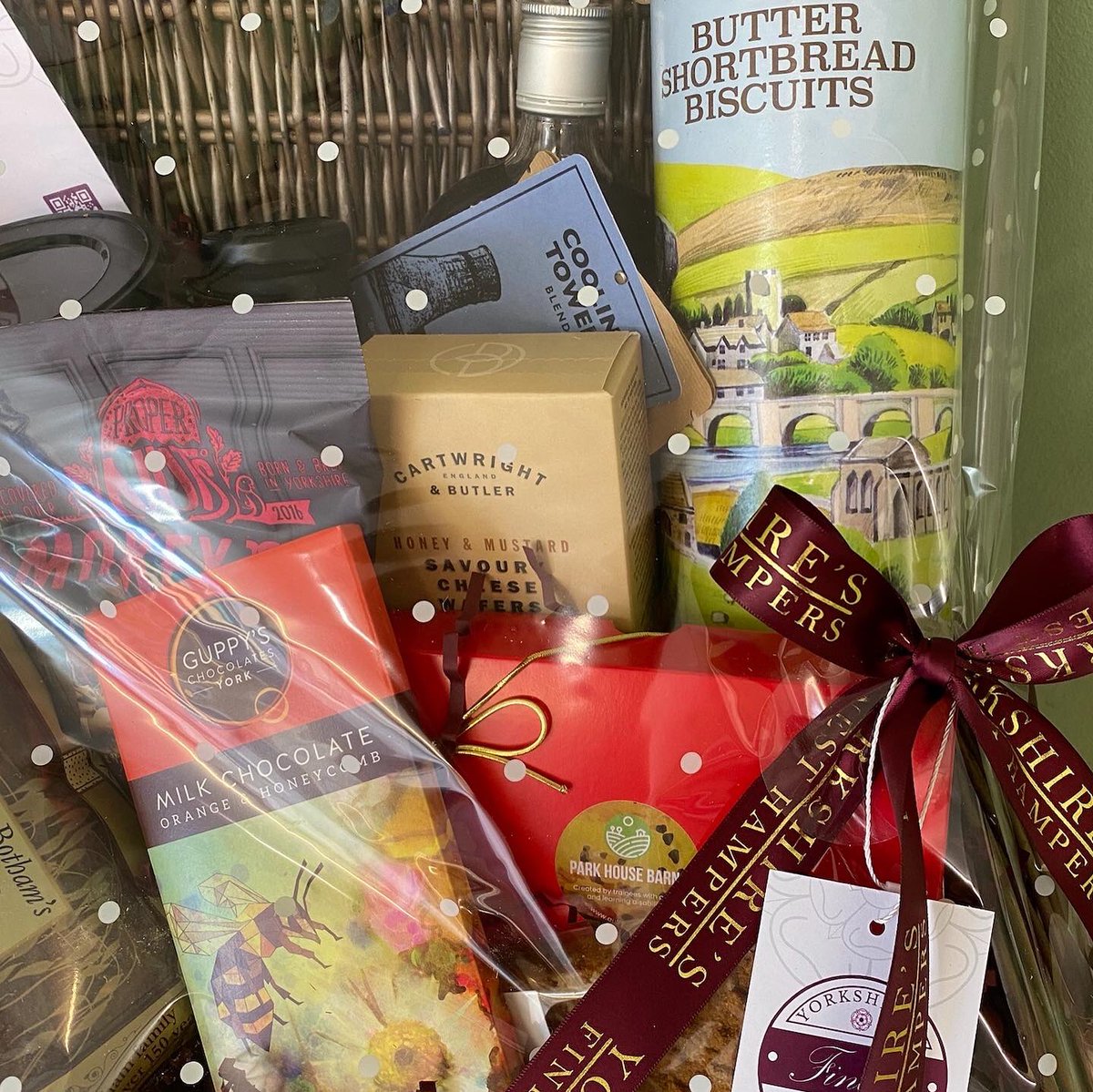 ThirskWeeklyNew's tweet photo. COMPETITION TIME! 🎉 We are giving away a wonderful hamper worth over £100 in association with Yorkshire's Finest Hampers! Like, Retweet and comment below who you'd share with to enter! Comp ends at 5pm on Monday 11th July. T&amp;C's apply! Good luck! #woldclass #picnicmonth #comp https://t.co/VTVYJOEB4s