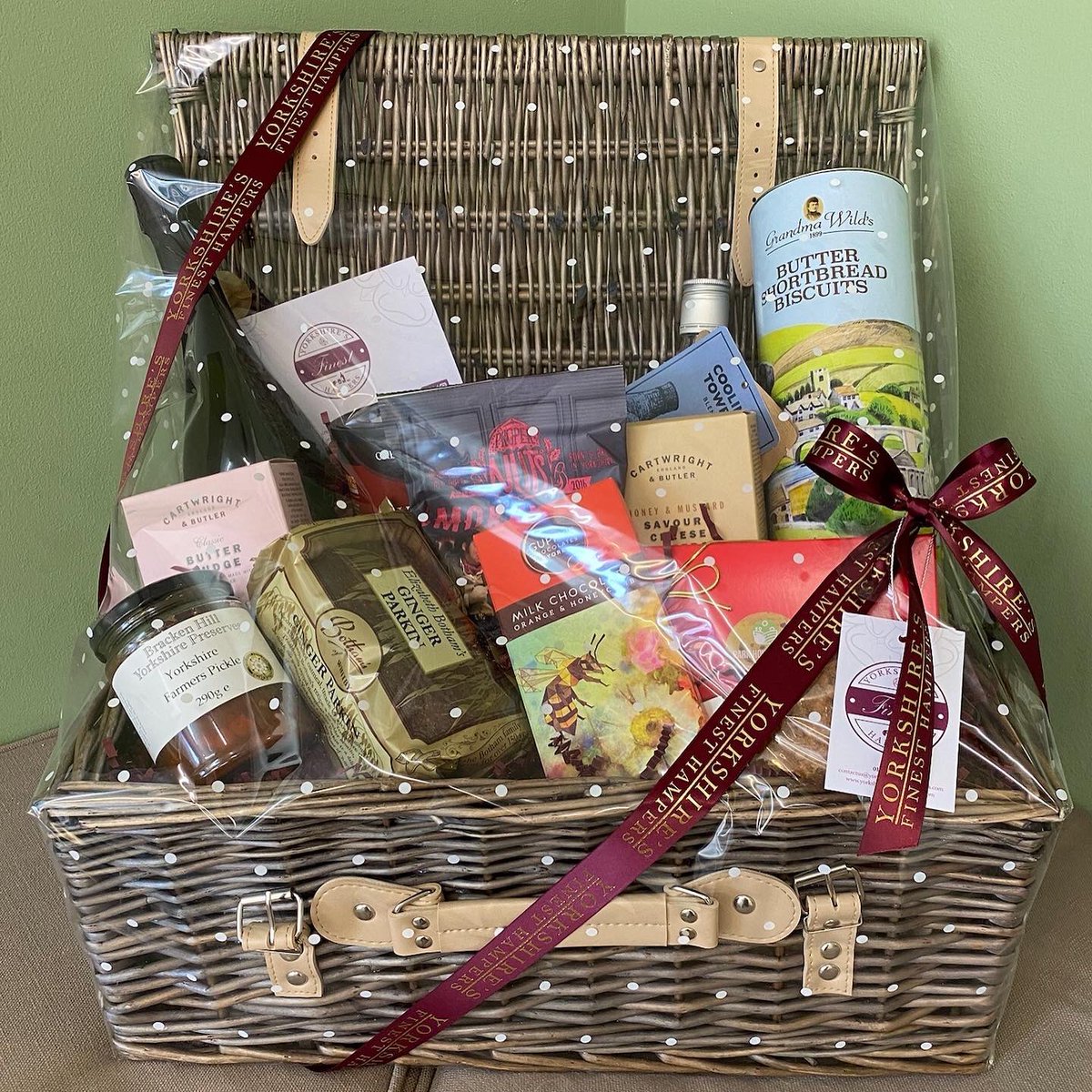 ThirskWeeklyNew's tweet photo. COMPETITION TIME! 🎉 We are giving away a wonderful hamper worth over £100 in association with Yorkshire's Finest Hampers! Like, Retweet and comment below who you'd share with to enter! Comp ends at 5pm on Monday 11th July. T&amp;C's apply! Good luck! #woldclass #picnicmonth #comp https://t.co/VTVYJOEB4s