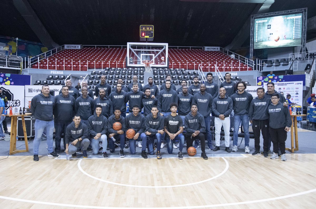 gladiadoresbbc's tweet photo. ¡ARMADURA LISTA! 🛡⚫️

Este viernes, 8 de julio se llevó a cabo en el Gimnasio Luis Ramos la rueda de prensa pautada por nuestra organización en la cual se presentó la plantilla que estará disponible para el inicio de la @spbven.

#ArmaduraAnzoatiguense https://t.co/GvnyoFIOoZ