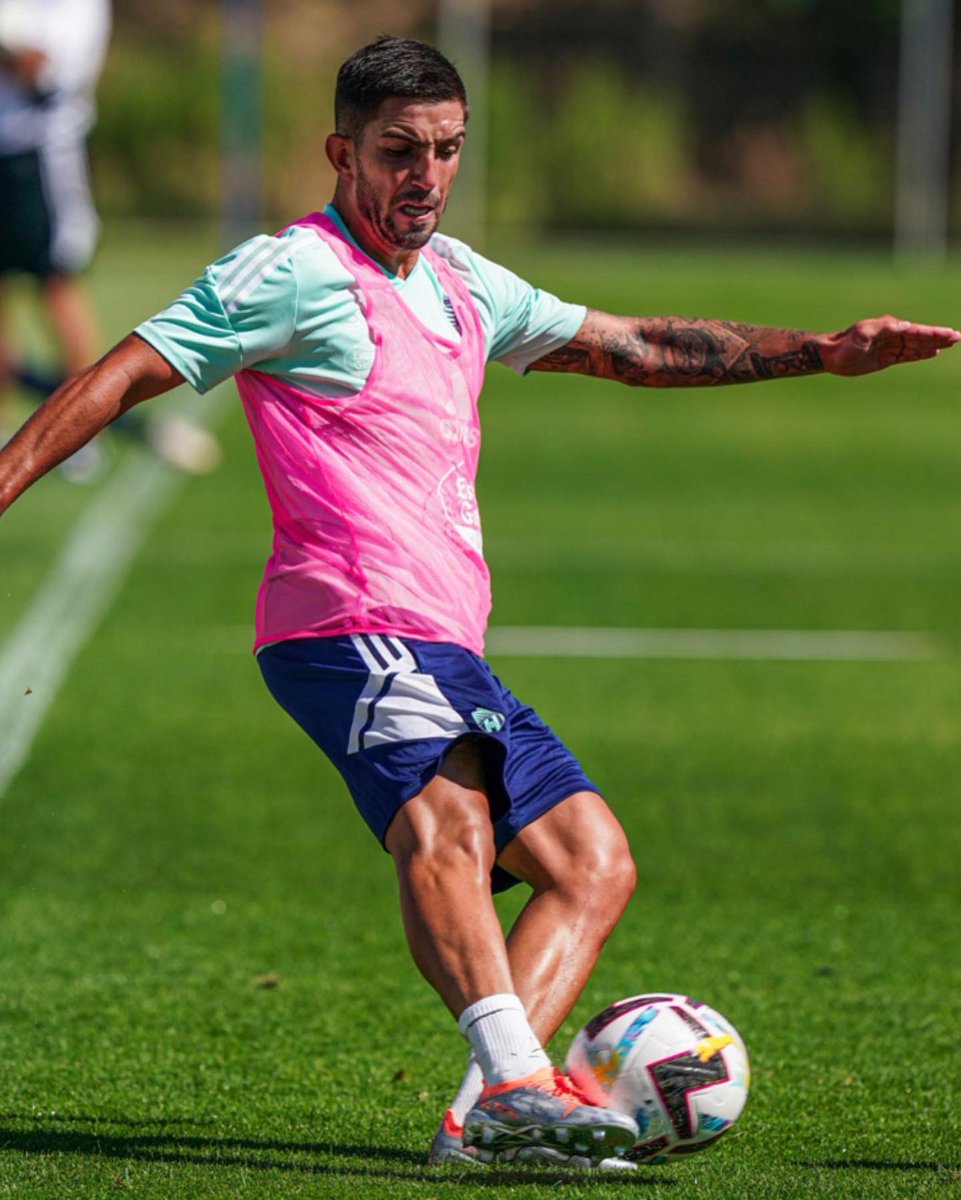 Trabajo, trabajo y más trabajo! Vamos a por este reto tan bonito <a href="/realvalladolid/">Real Valladolid C.F.</a> ⚔️💜🤍