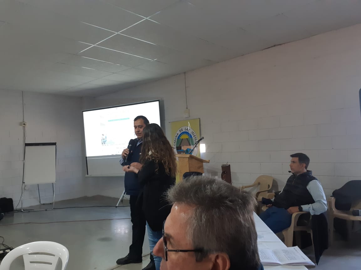 INTAMsJuarez's tweet photo. #Diadelaconservacióndelsuelo @hvidelamensegue y Paola Blanco del INTA presentaron el trabajo interinstitucional en la cuenca alta de La Picasa dentro de una jornada organizada por el @MinAgriCba en Las Isletillas. Más sobre el tema en #webINTA https://t.co/dzNgMVPnKY https://t.co/G7ziFXWvvN