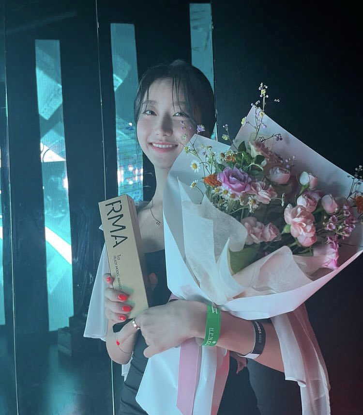 instagram update: congratulations to our yeawon for winning ready model award! ❤️#ANYEAWON
