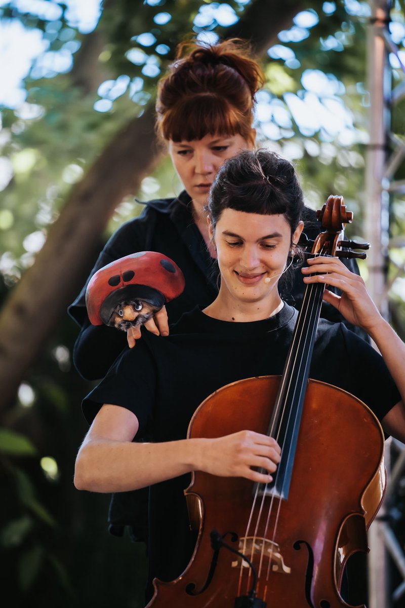 🎉 #Avignon #2 🎉
🔹 « Tout ça pour l’amour » <a href="/EdwigeBaily/">Edwige Baily</a> &amp; Julien Poncet
🔹 « La Bombe humaine » Vincent Hennebicq &amp; Eline Schumacher 
🔹 « Paying for It » La Brute 
🔹 « Dans les bois » Cie Artra
<a href="/PDELCOMMINETTE/">PascaleDELCOMMINETTE</a> <a href="/WBTheatreDanse/">WBTD</a> <a href="/TheatredesDoms/">ThéâtredesDoms</a> 
📷 J. Van Belle - WBI