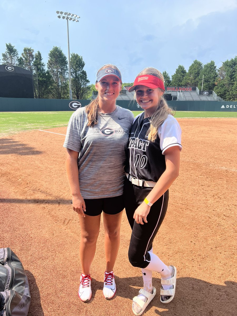 AmeliaThorn10's tweet photo. Thank you @UGAsoftball for a fun camp in Athens yesterday! I had so much fun learning new skills to help me better my game! Thank you to all of the amazing coaches! GO DAWGS! @UGACoachTony @chelsw20 @Syd_finch https://t.co/trKg8SyuYR