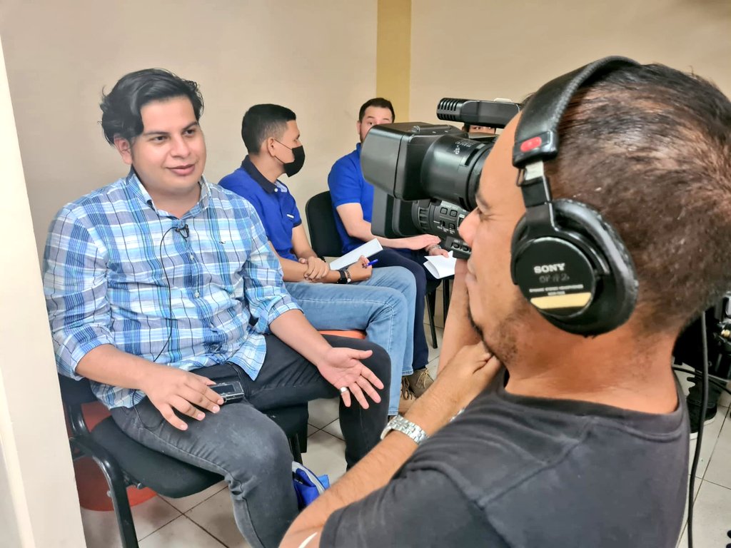 fesfut_sv's tweet photo. 🎙️📹🗒️| ¡A está ahora continuamos con buen ánimo!

✅ Olviden los nervios y expongan sus actitudes y talentos 👍🏽

#ElSalvador #CastingSelectaTV https://t.co/oqvCWbLbqE