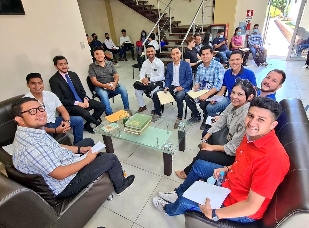 fesfut_sv's tweet photo. 🎙️📹🗒️| ¡A está ahora continuamos con buen ánimo!

✅ Olviden los nervios y expongan sus actitudes y talentos 👍🏽

#ElSalvador #CastingSelectaTV https://t.co/oqvCWbLbqE