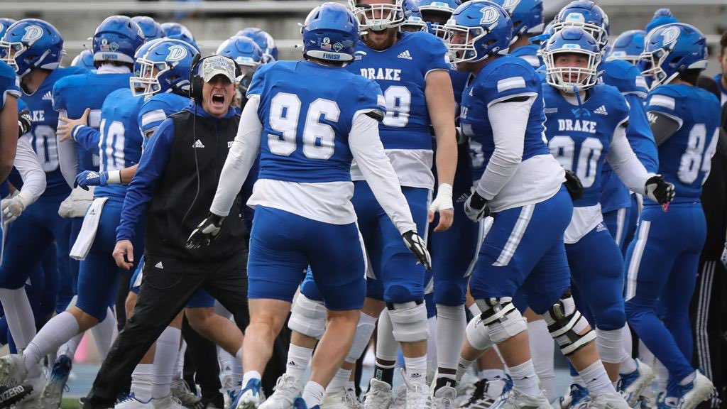 After a great camp I’m excited to receive my first D1 offer from <a href="/DrakeBulldogsFB/">Drake Football</a> <a href="/CoachNThompson/">Nate Thompson</a>
