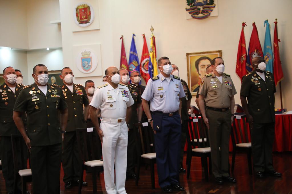 PrensaFANB's tweet photo. ¡Honor a quien honor merece! Hoy continuamos  reconociendo los  33 años de impecable servicio a la Patria, la sabiduría,  experiencia y entrega que caracteriza a estos valerosos Soldados,  convertido en un memorable ejemplo de lealtad absoluta ¡Felicidades Patriotas! https://t.co/8jRcQ7iHtI