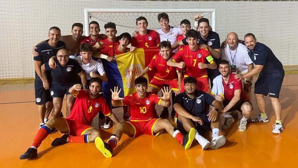 afafutand's tweet photo. 👏🏻 Enhorabona selecció Sub-19 de futbol sala, per la seva primera victòria a la ronda principal del Pre-europeu!
4️⃣ Moldàvia 🇲🇩
5️⃣ Andorra 🇦🇩
#andorra #futbolandorra #milloremelfutbol #sumemjunts https://t.co/n5xmpDTfMp