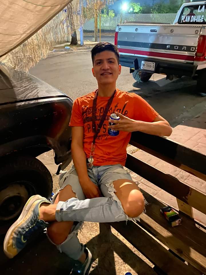 HeterosHot17's tweet photo. Hetero engañado, rt si quieres ver su contenido o manda md 🔥 🥵. 
Comenta que hetero te gustaría ver 😈🔥 https://t.co/a8wVWQppZ9
