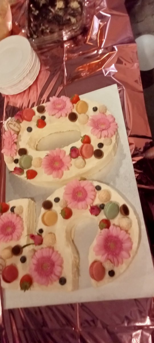 Os 50 anos da minha cunhada Maria. O que acham do bolo?