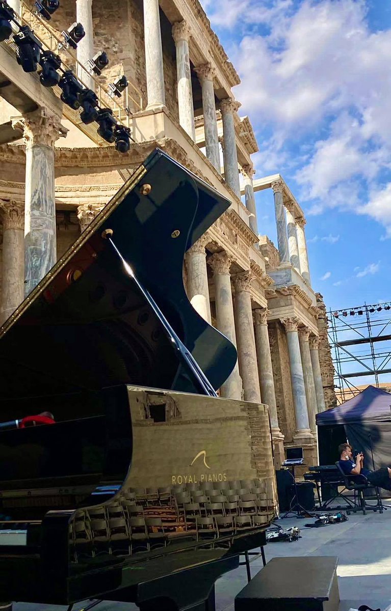 Recordando momentos únicos: 
🎹Yamaha C7X en 🏛Mérida. Un lugar cargado de historia y ahora lleno de música. 🎶👏🏻👏🏻