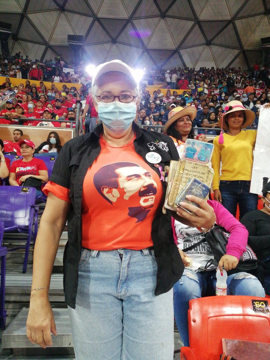 Aqui estamos Amado, Valiente Presidente <a href="/NicolasMaduro/">Nicolás Maduro</a> esperando tu llegada y entre mas se resisten a las 3R.net tu pueblo mujer leal, resiliente amoroso decimos presente de la mano de nuestra joven Ministra <a href="/d_guzmanl/">Diva Guzmán</a> gracias