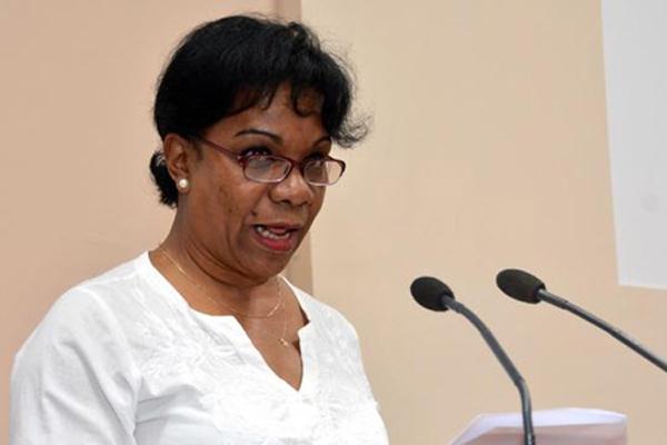 La vicepresidenta de los Consejos de Estado y de Ministros de Cuba, Inés María Chapman, exhortó hoy a la búsqueda de soluciones creativas e innovadoras a los problemas planteados durante una reunión de intelectuales y creadores. <a href="/PrensaLatina_cu/">Prensa Latina</a>