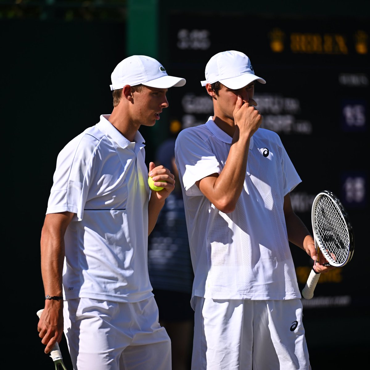 EN FINALE ! <a href="/gabriel_debru/">Debru Gabriel</a> et Paul Inchauspe sont en finale du double juniors après leur victoire au super tie-break face à Pieczkowski/Menšík

#Wimbledon
