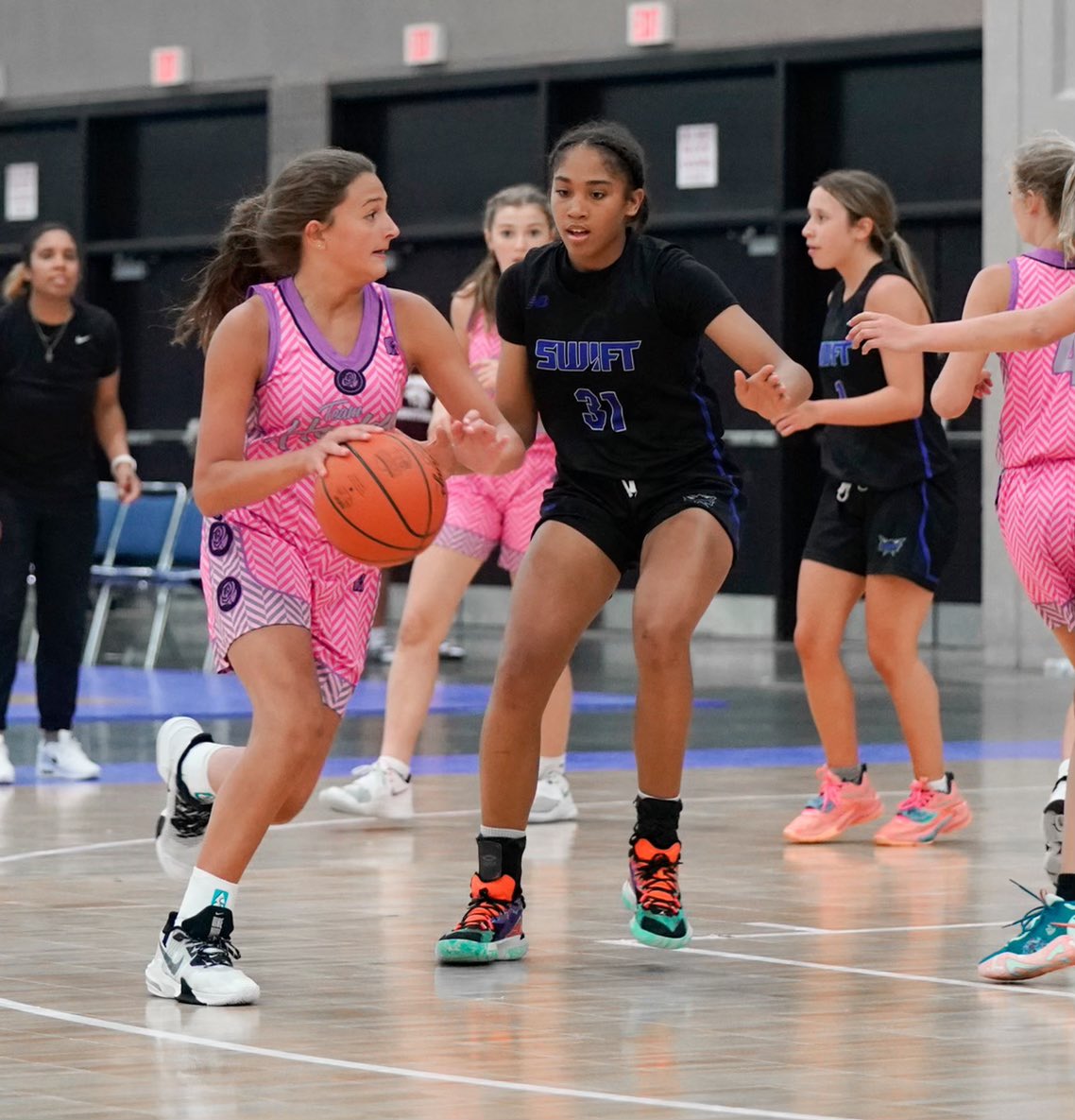 feedmachine84's tweet photo. What an awesome experience for my girl the last 4 days definitely will be back next year for sure!!! Hopefully in the sweet team huddle uniform!!!🌹🌹🌹@FosterAdyson #Run4TheRoses @TFNsRun4Roses @TeamHuddleBball @coachfitz1973 https://t.co/B8kspHzBFv