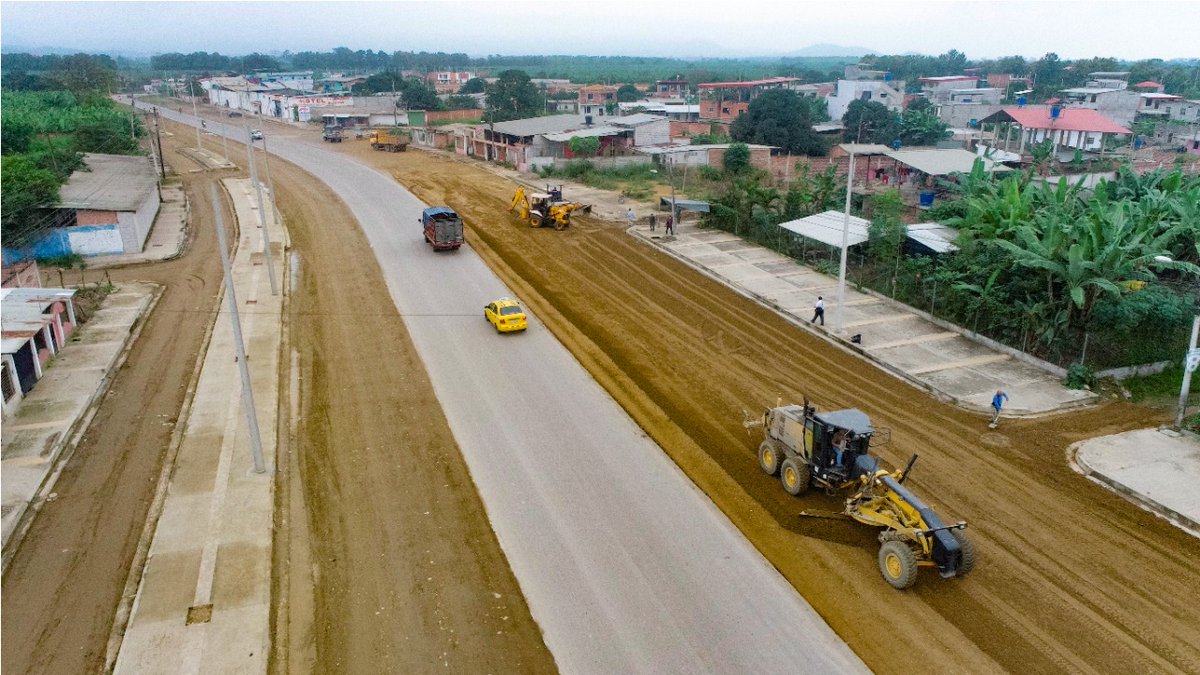 cesarencaladae's tweet photo. Avanza a buen ritmo la ampliación de la Av. Sucre, la cual comprende construcción de bordillos, aceras, alcantarillado y colocación de la carpeta asfáltica, culminando así la ampliación de 2 a 6 carriles para mejorar el flujo de tráfico vehicular.

#JuntosCambiamosPasaje 🟨🟥🟨 https://t.co/doKFX9Utnh