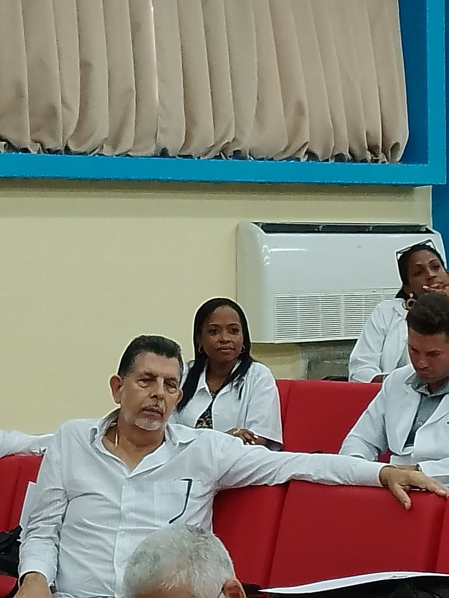 AniaBatistaGar1's tweet photo. Graduación de postgrado de la Universidad Médica Carlos J Finlay, felicidades. https://t.co/UOoIqVtjbr