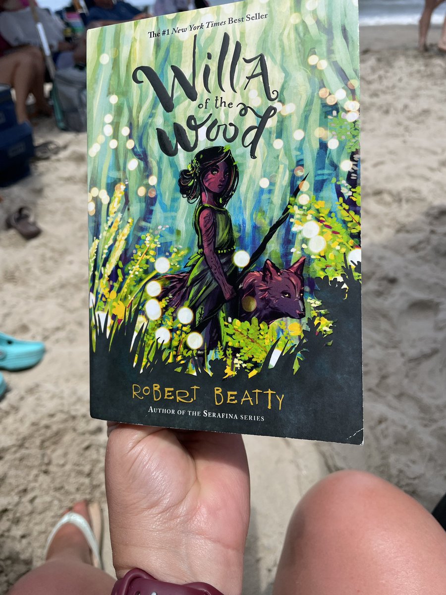FCPS_UMSLibrary's tweet image. Tracing beachside is my favorite #umsreads #fantasy