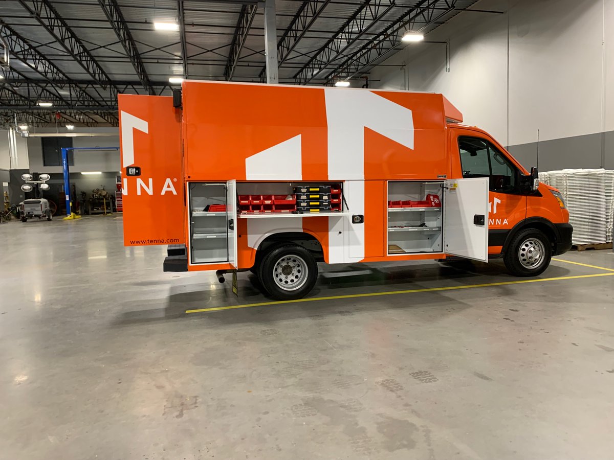 Tenna_Co's tweet photo. The #TennaTEAM in Charlotte, NC training Fessler & Bowman, Inc. mechanics to install the Tenna Plug-In. #TennaTRUCK #TennaSHOP #equipmenttracking #equipmentmanagement #assettracking #contruction #contructiontech https://t.co/CPSByXyRve