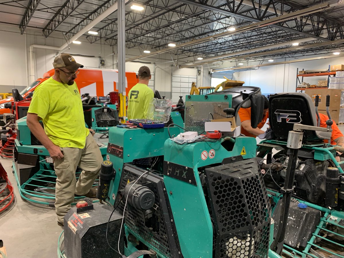 Tenna_Co's tweet photo. The #TennaTEAM in Charlotte, NC training Fessler & Bowman, Inc. mechanics to install the Tenna Plug-In. #TennaTRUCK #TennaSHOP #equipmenttracking #equipmentmanagement #assettracking #contruction #contructiontech https://t.co/CPSByXyRve