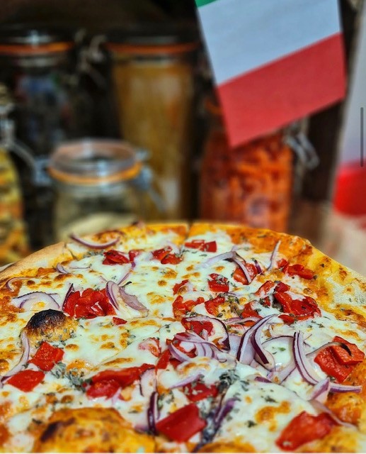 TnSCatering's tweet photo. Good enough to steal a pizza your heart 😏💕🍕
#Pizza #HomeMade #FreshDough #ContractCatering #Workinglunch #LunchAtWork https://t.co/28Mgsbqc2O