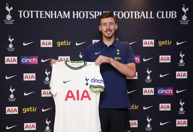 FabrizioRomano's tweet image. Official and here we go confirmed. Clement Lénglet joins Tottenham on loan from Barcelona, no buy option included. Deal signed. 🚨⚪️ #THFC

Fifth signing for Spurs after Forster, Perisić, Bissouma and Richarlison.