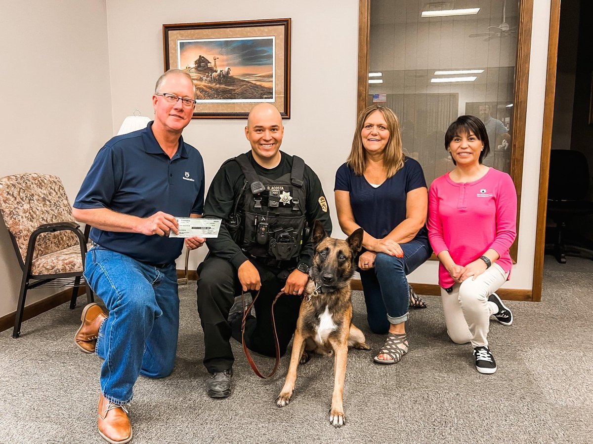 Homestead_Bank's tweet photo. The employees in Schuyler donated their jean fund to the Colfax County Sheriff's Office K-9 Unit!

Pictured are Deputy Acosta and Mars accepting the $200 donation from Kevin, Lori, and Guad. https://t.co/QQF3Vhqf4V