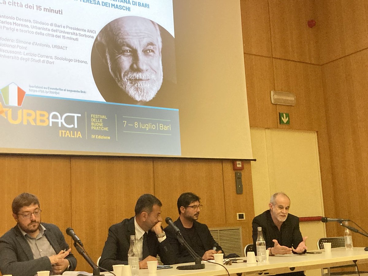 Urbact_IT's tweet photo. Pandemia e cambiamento climatico hanno reso l’attuazione della città dei 15 minuti ancora più urgente
Ridurre la necessità dei trasporti e il tempo di percorrenza,migliorare e aumentare le funzioni degli edifici sono elementi essenziali per una città policentrica @CarlosMorenoFr https://t.co/0YY5DOJNSy