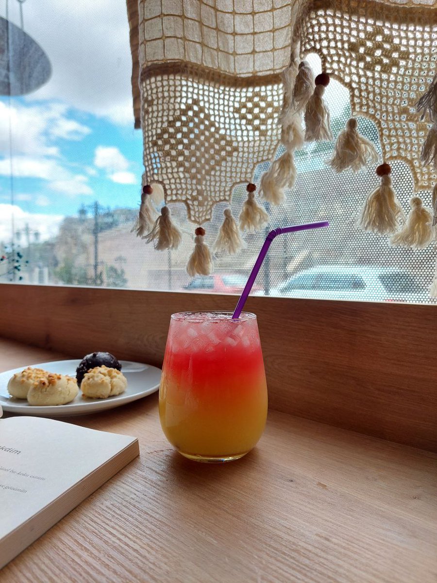buharakitapkafe's tweet photo. Buhara limonatasını denediniz mi? 🍹
#buharakitapkafe #ankarakafe https://t.co/5WlvuR1O2a
